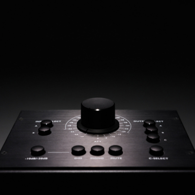 Hayakumo IZARAI - Pasywny kontroler monitorów