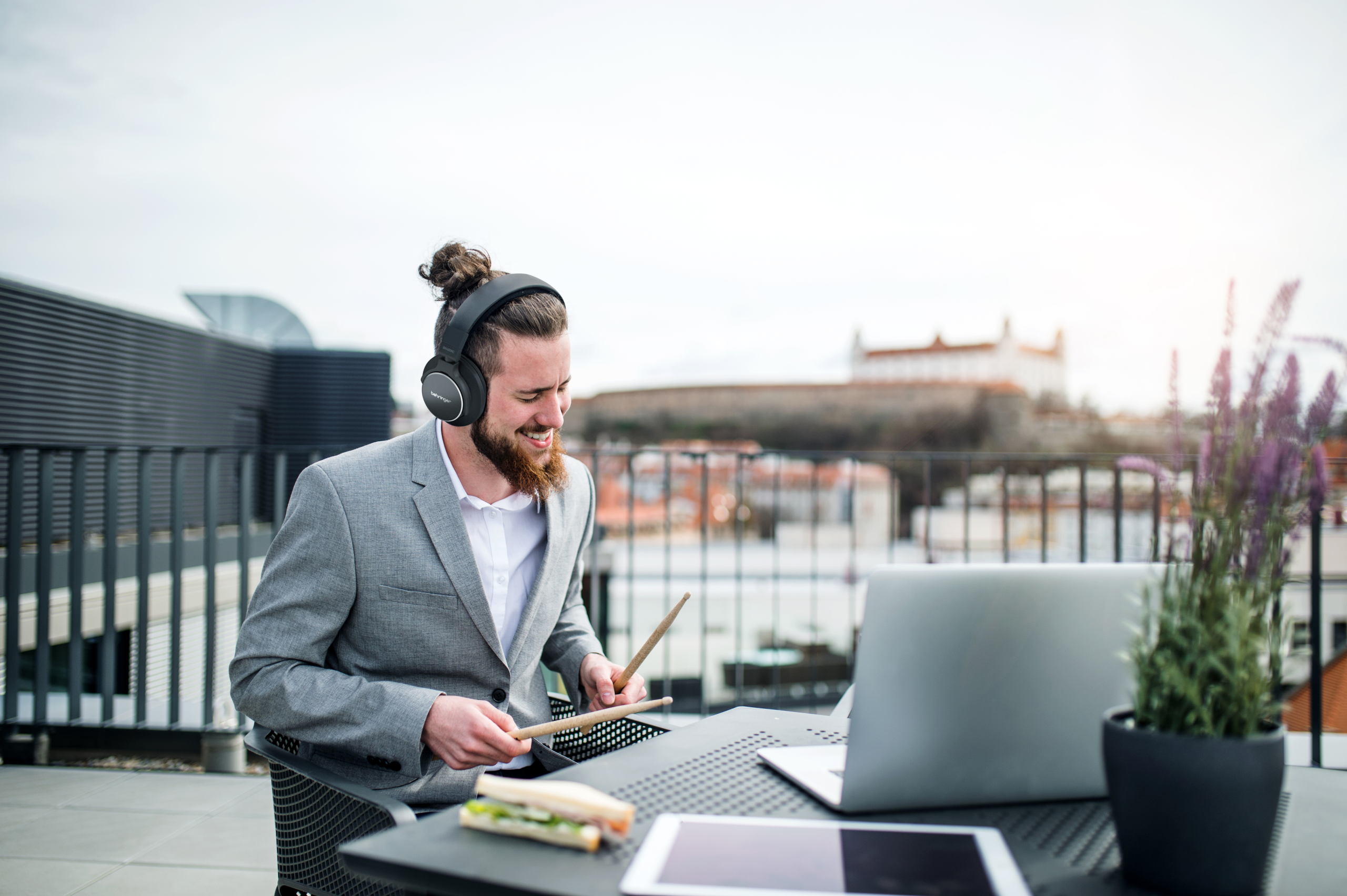 Behringer BH480NC Słuchawki bezprzewodowe z mikrofonem i Bluetooth