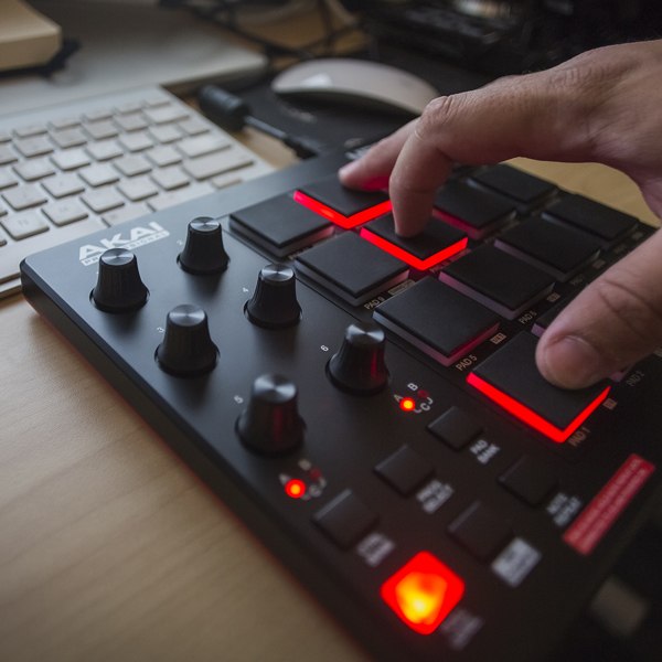 AKAI MPD 218 - Kontroler USB/MIDI