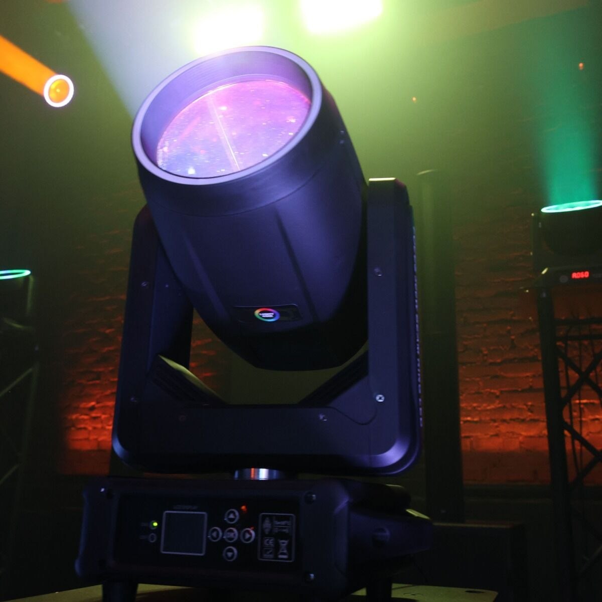LIGHT4ME FOCUS 300W BEAM RING LED głowica ruchoma oświetlenie sceniczne efekt ring 31x0,5W RGB SMD LED 2x uchwyt montażowy omega