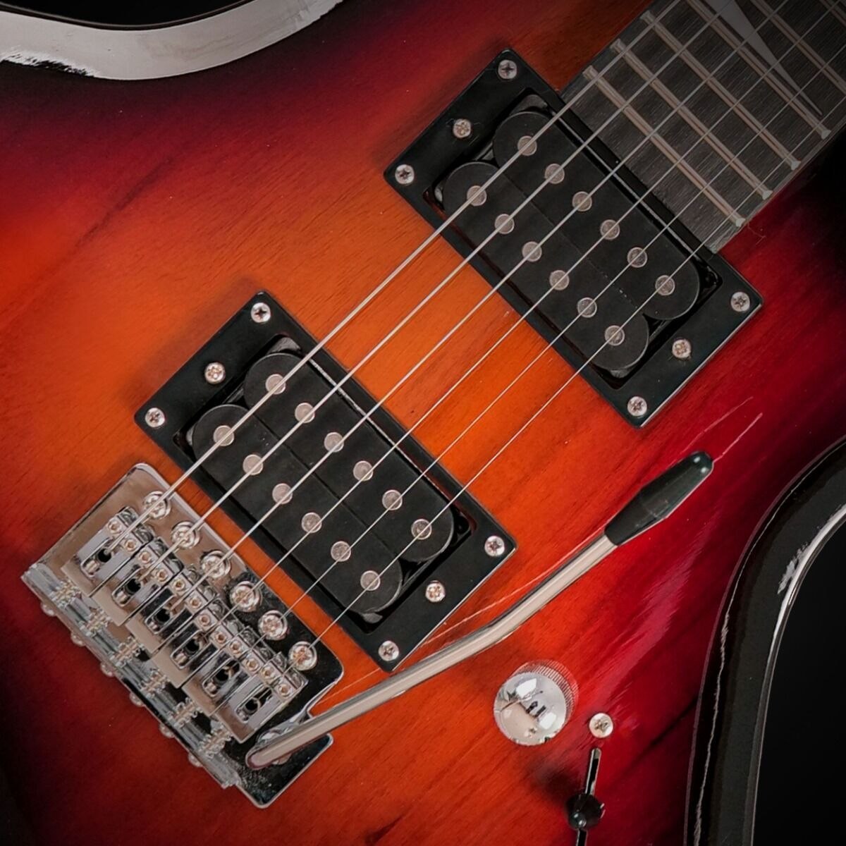 V-TONE EGS 39 SB gitara elektryczna 4/4 sunburst 39" HH wzmacniacz pokrowiec pasek przewód jack-jack tuner kostki do gry struny ramię tremolo klucze imbusowe zestaw