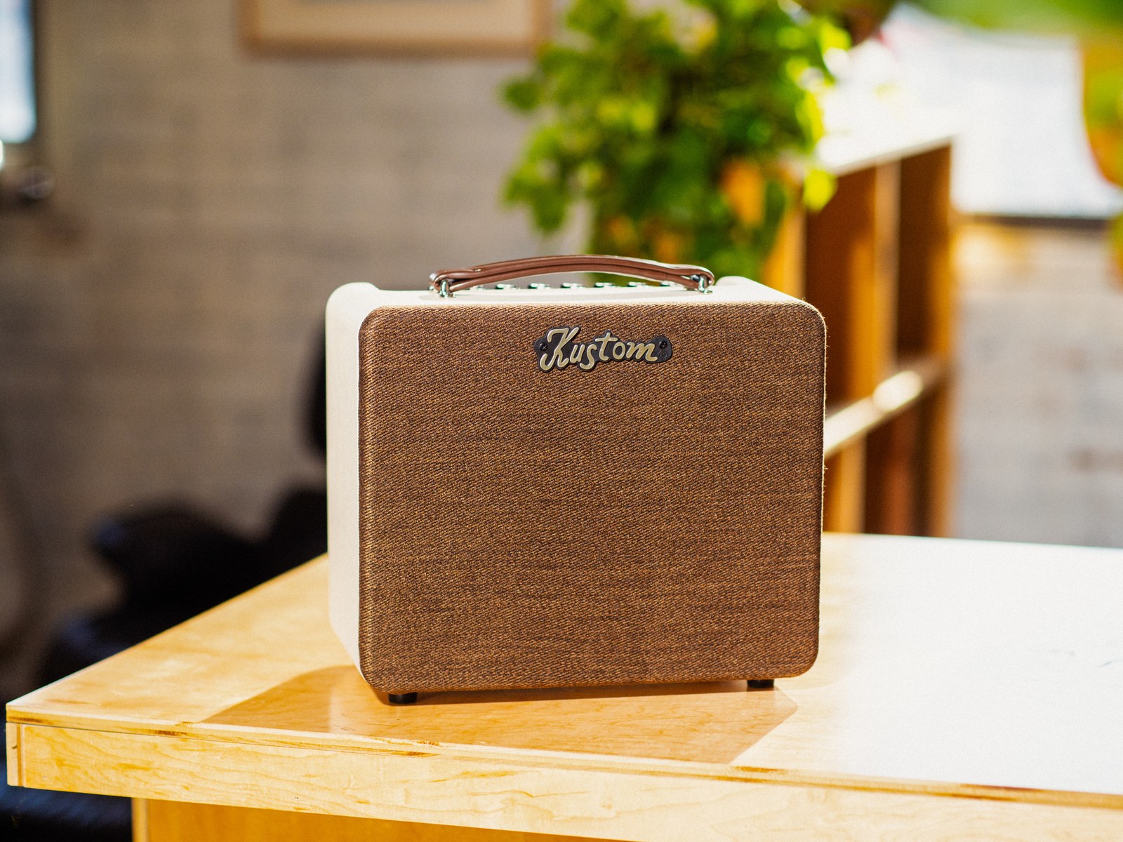 Kustom Madero 40 - dwukanałowe combo akustyczne 40 W z wejściem mikrofonowym