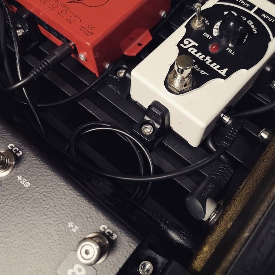 Guitto GPB-01 - aluminiowy pedalboard z mocowaniami i torbą
