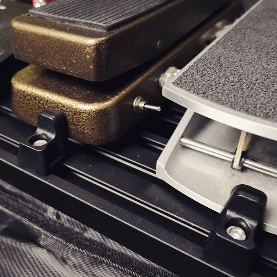 Guitto GPB-01 - aluminiowy pedalboard z mocowaniami i torbą