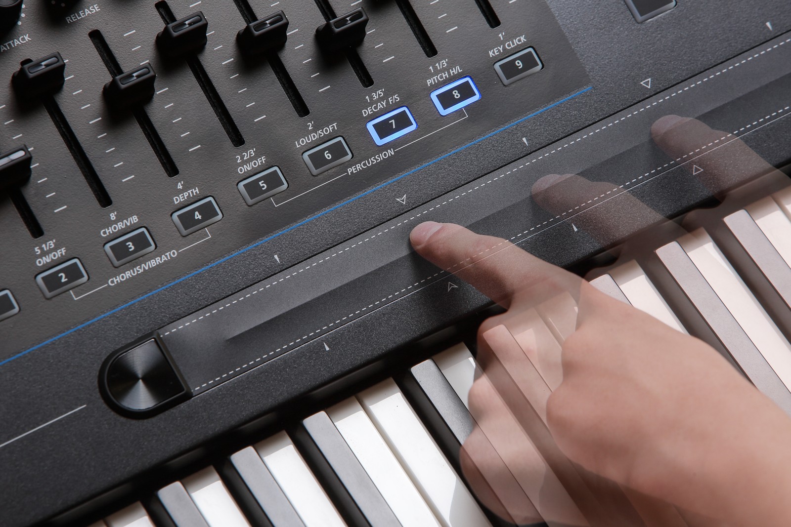KURZWEIL K 2700 syntezator