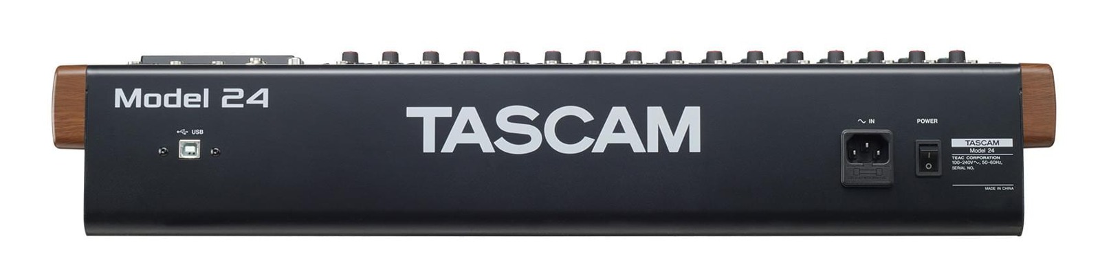 Tascam MODEL 24 - analogowy mikser fonii z 24-ścieżkowym cyfrowym rejestratorem na kartach SD